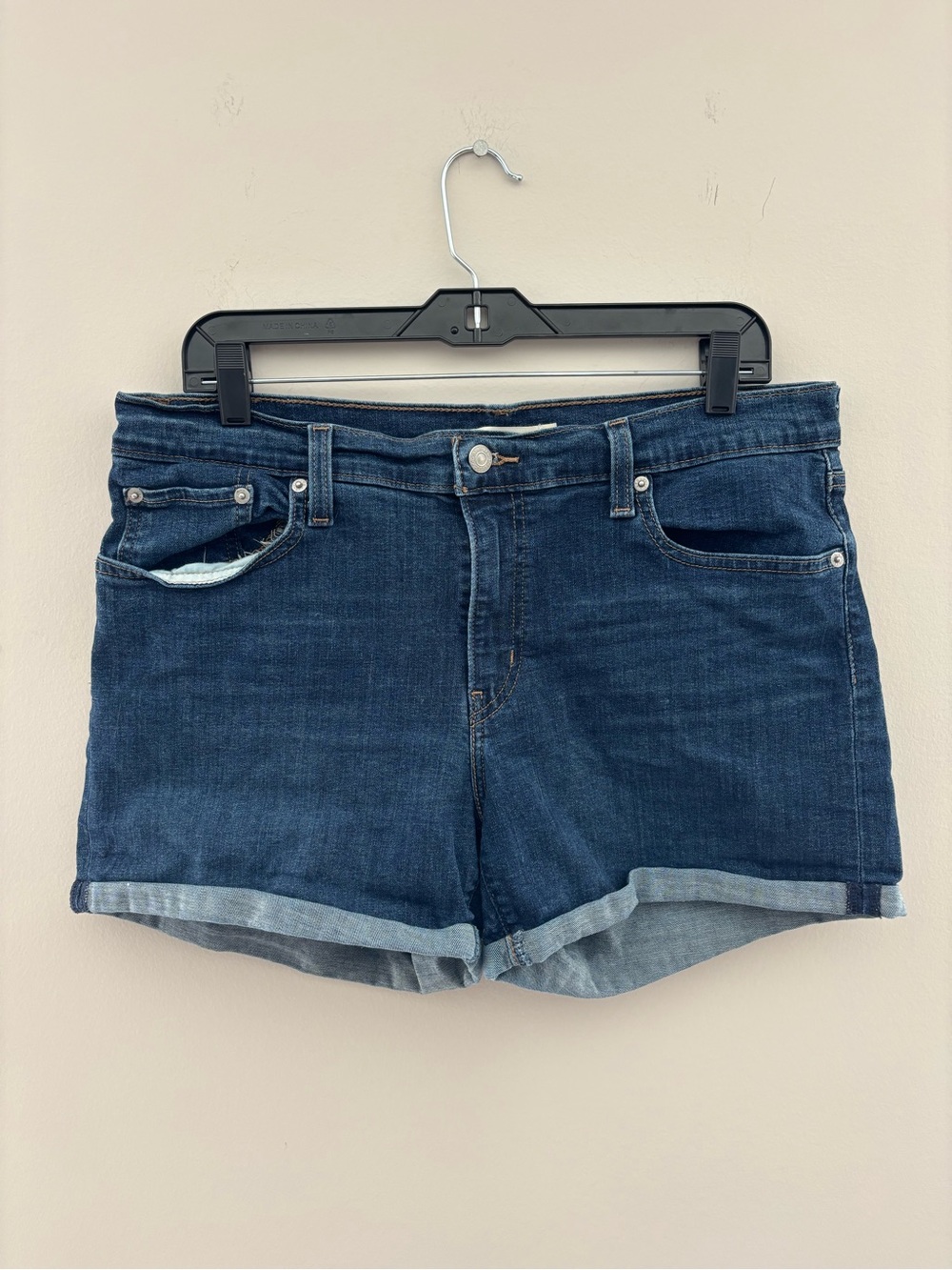 Levi Strauss & Co Dark Wash Denim Shorts Rolled Cuff Women's Size 32